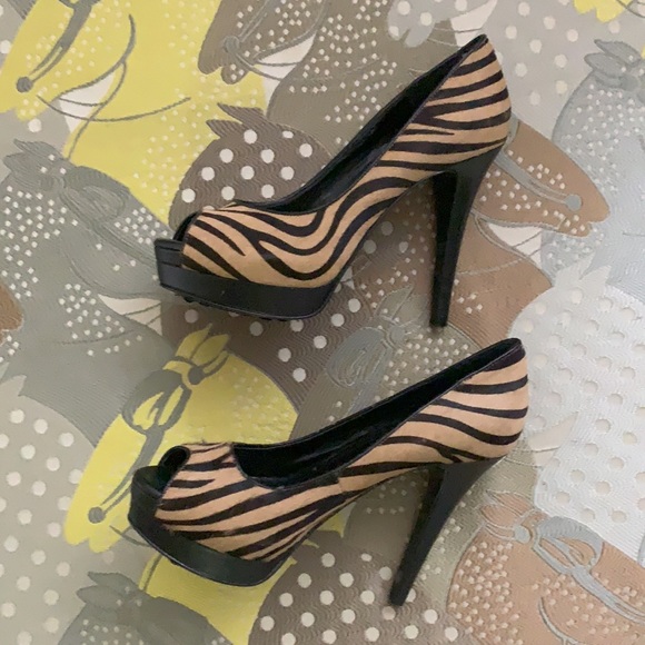 EUC-BCBG-Calfhair-Animal Print Heels-Size 6.5 - Picture 1 of 9
